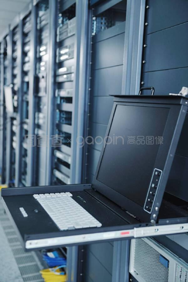 網絡服務器室 現代企業的數據心臟與神經中樞