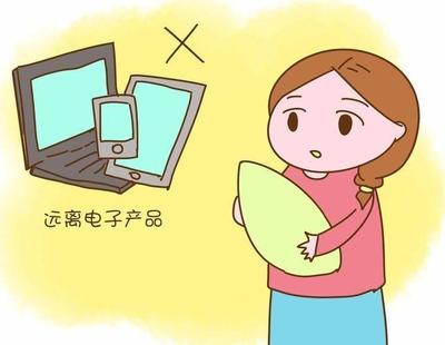 愛玩手機的媽媽坐月子時請放下手機 傷眼睛只是冰山一角，更大的隱患讓人后怕